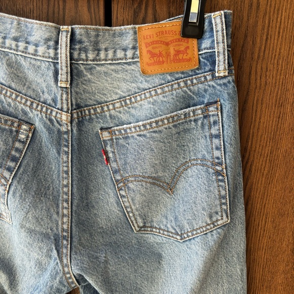 Levi 27 Mom Jeans - Picture 7 of 7